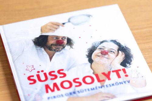 Süss mosolyt! PIROS ORR süteményeskönyv